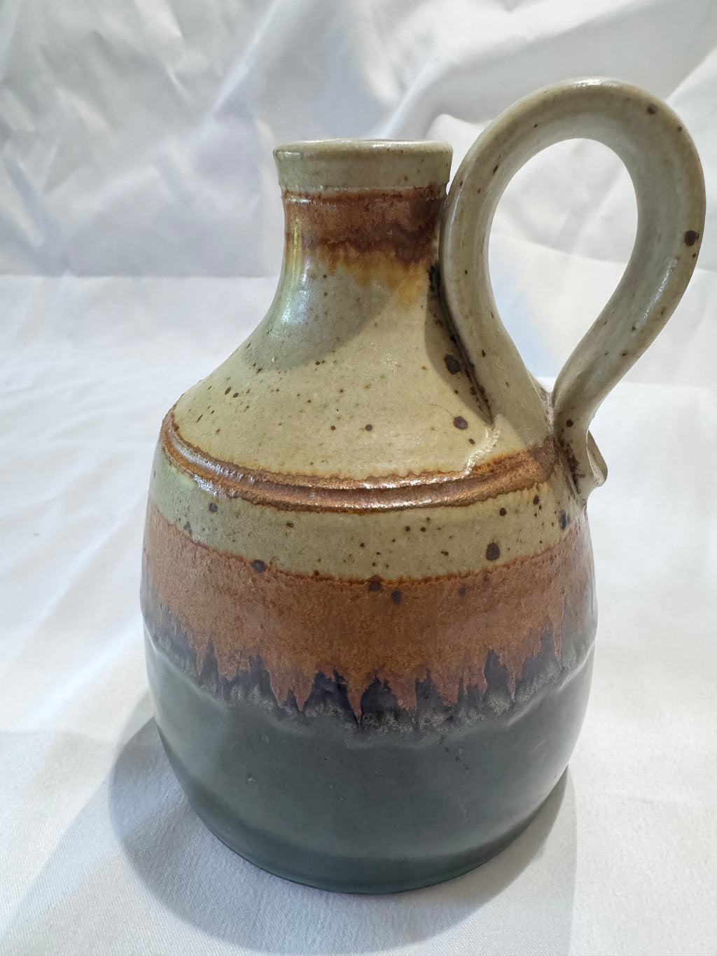 Ceramic bud vase/vessel with handle