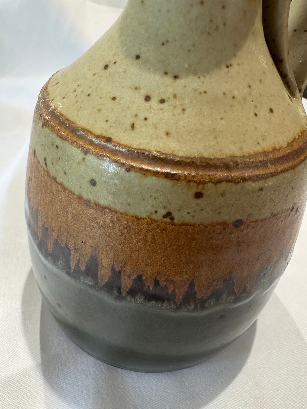 Ceramic bud vase/vessel with handle
